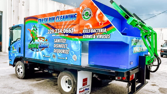 Stinky Clean Trash Bin Cleaning