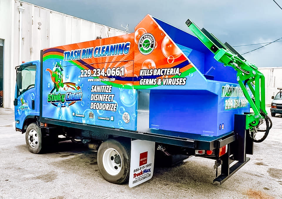 Stinky Clean Trash Bin Cleaning